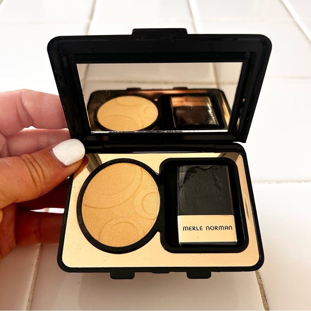 Merle Norman merry gold highlighter powder